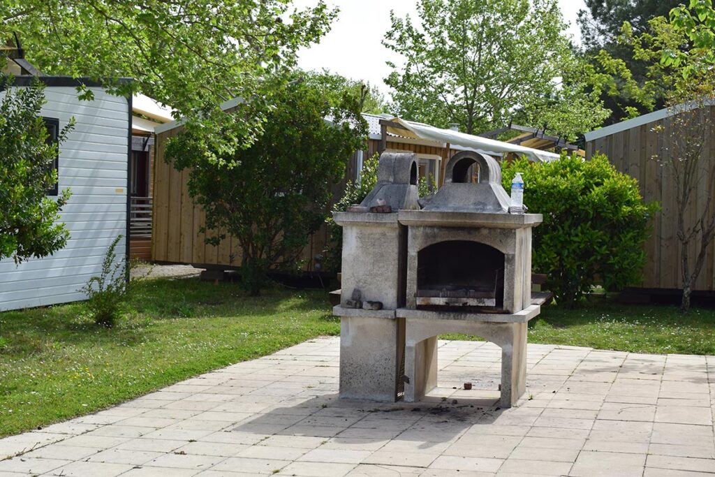 Camping Domaine De La Rive Communal Barbeque Area