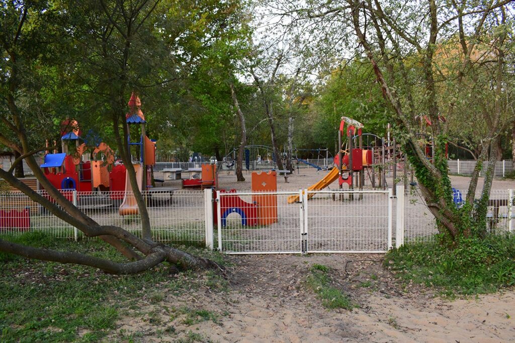 Camping Domaine De La Rive Children's Play Area Playground