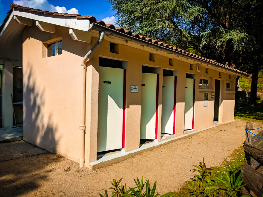 Toilet block at Camping des Ribières