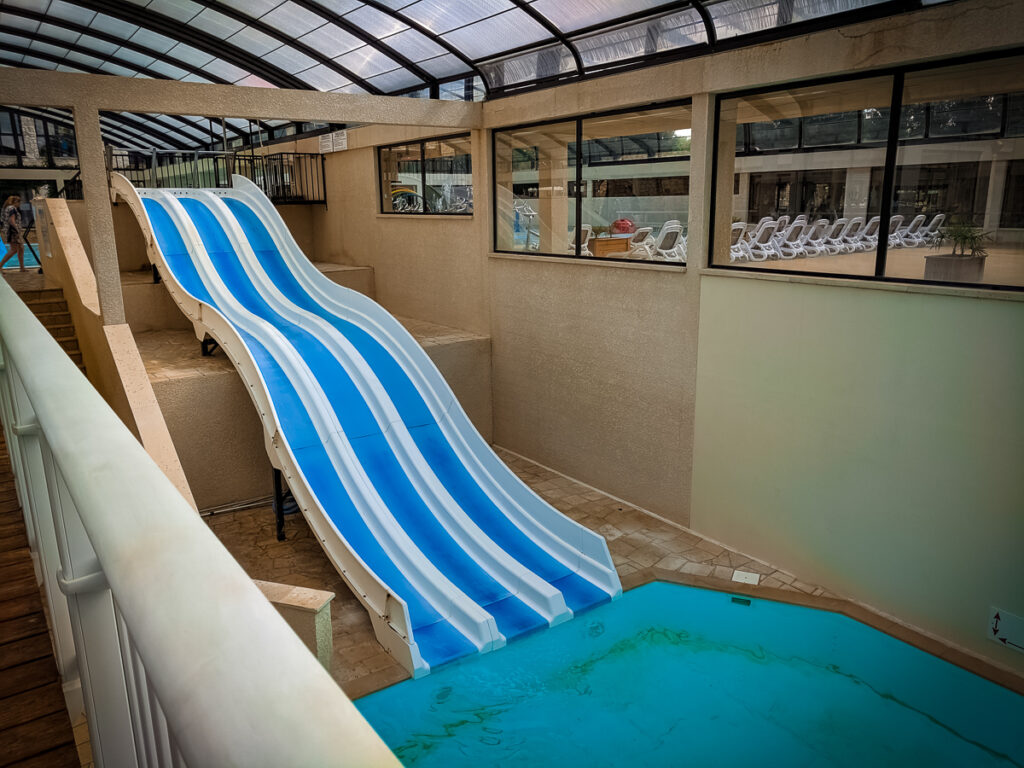 3 lane fast slide at the indoor pool of La Croix du vieux pont berny riviere france (67)