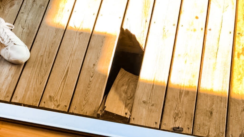 decking panel break in our wooden lodge at la croix du vieux pont