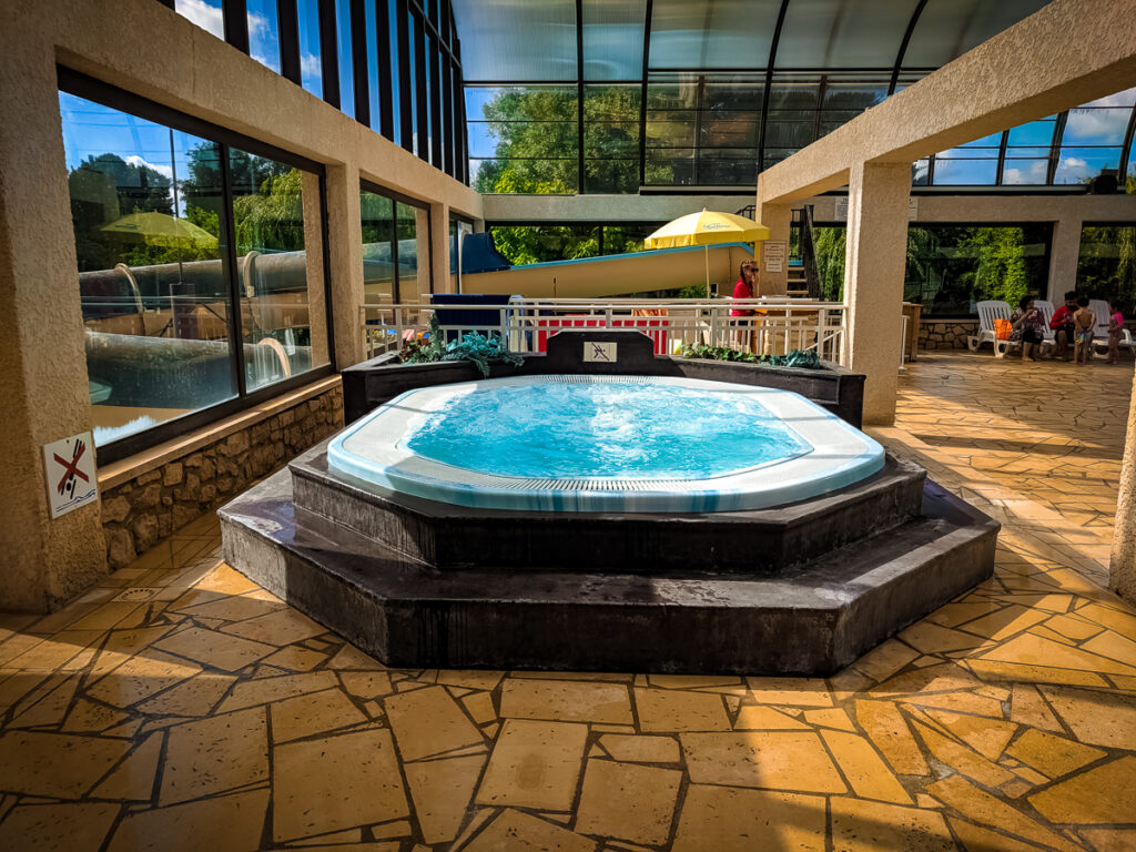 The jacuzzi at the indoor pool of camping La Croix du vieux pont berny riviere france (62)