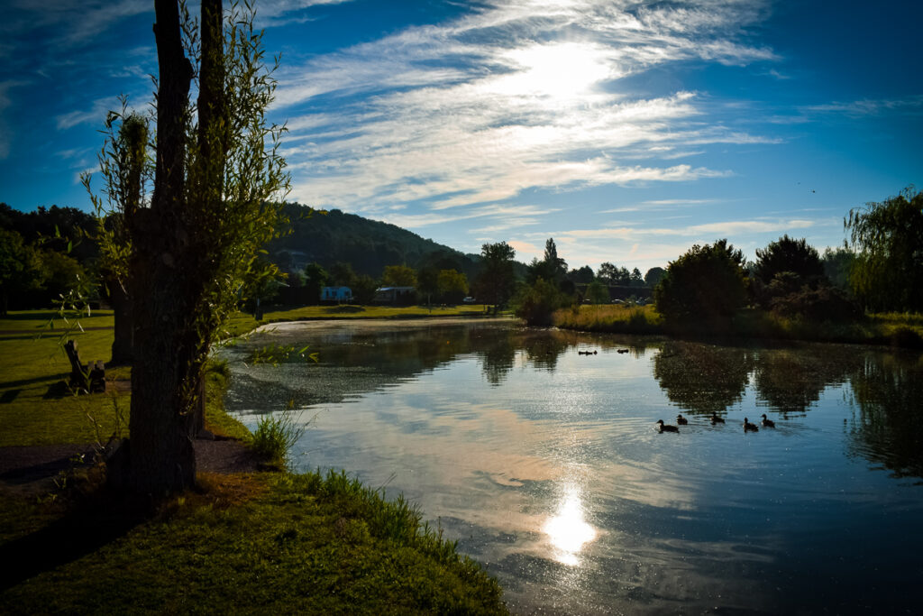 View over the lake at sunrise on La Croix du vieux pont berny riviere france (30)