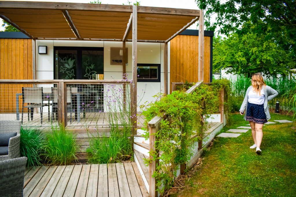 campsite mobile homes with cool garden at garangeoire campsites in the vendee