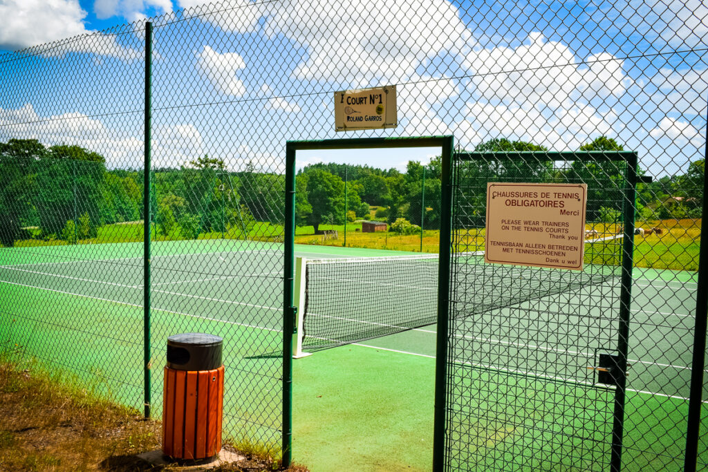 Tennis courts at camping la garangeoire