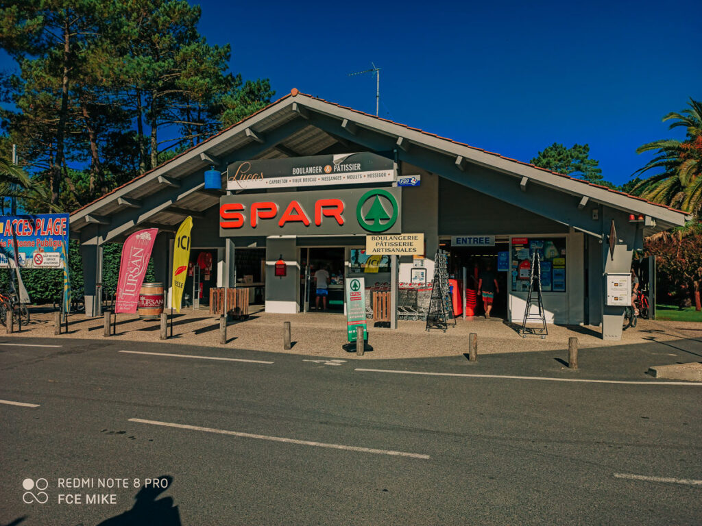 Spar-supermarket-at-camping-le-vieux-port