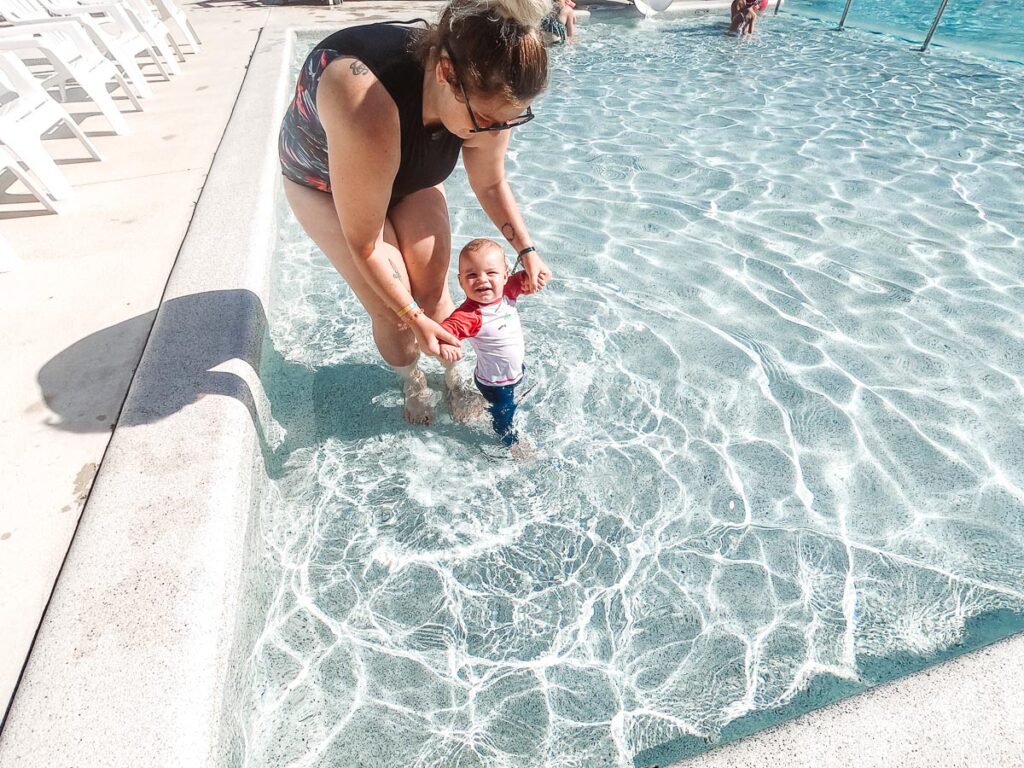 Mummy-and-baby-in-the-pool-At-Des-Menhirs-Campsite-in-Carnac