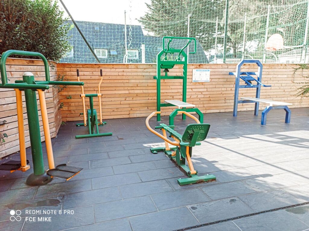 The outdoor body weight gym At Des Menhirs Campsite in Carnac (21)