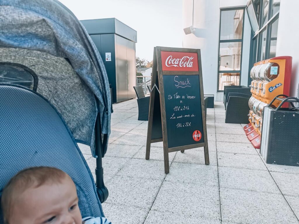 snack opening times At Des Menhirs Campsite in Carnac (52)