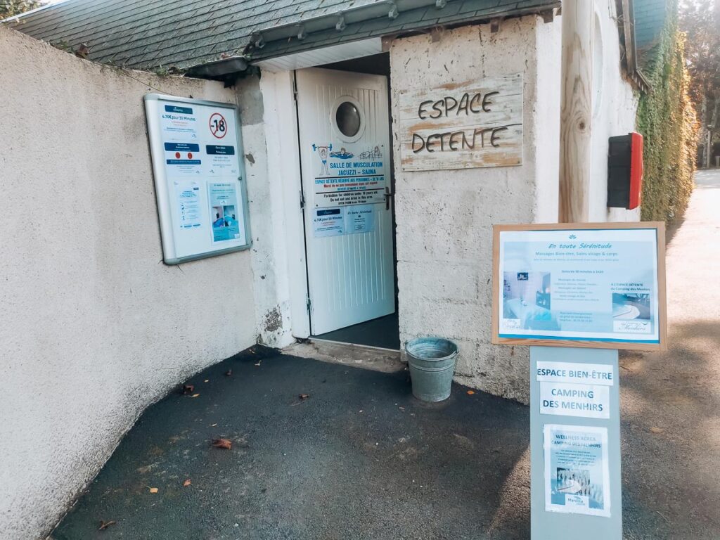 spa area At Des Menhirs Campsite in Carnac (43)