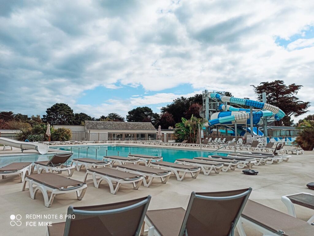 sunloungers around the pool At Des Menhirs Campsite in Carnac (23)