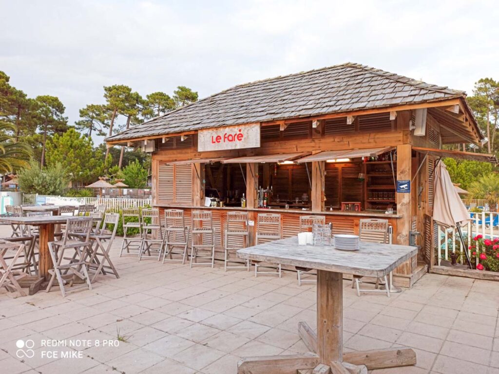 Outside bar at Camping natureo in Hossegor-04