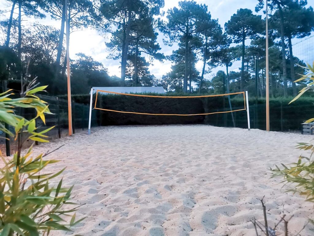 Volleyball court at Camping natureo in Hossegor-21