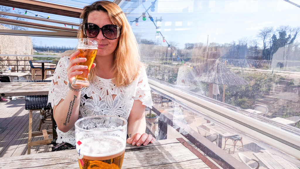 breanne drinking beer at marche du lez in montpellier