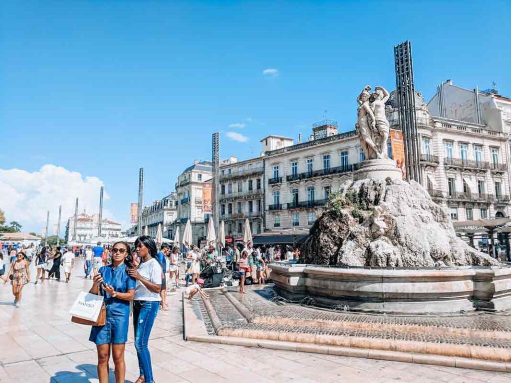 place de la comedie in the centre of montpellier with people surrounding the fountaine