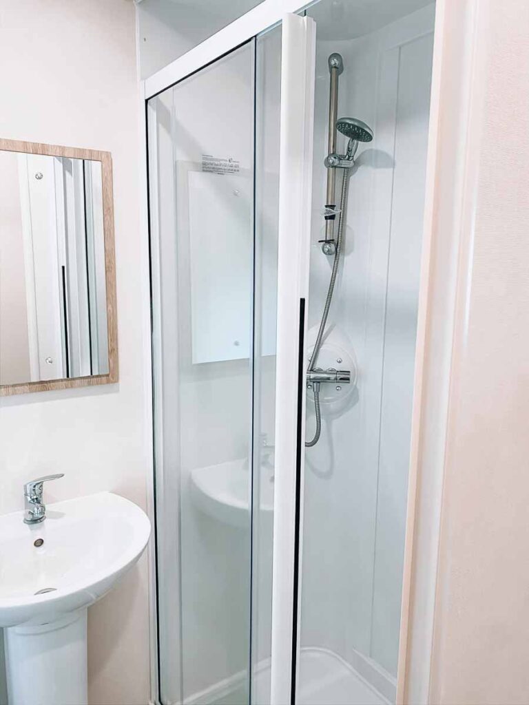 Hoburne-bashley-holiday-park-classic-caravan-shower-cubicle