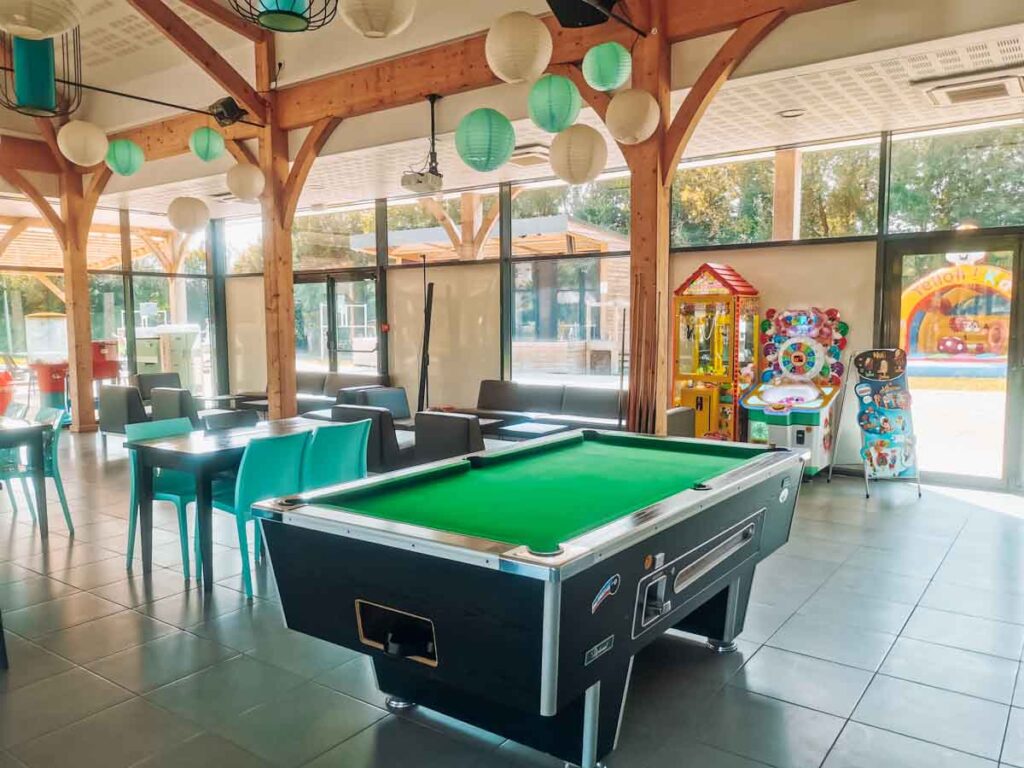 The inside bar and restaurant with a pool table at camping la roche posay