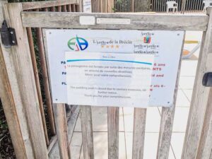 closed-paddling-pool-sign-at-domaine-de-la-breche