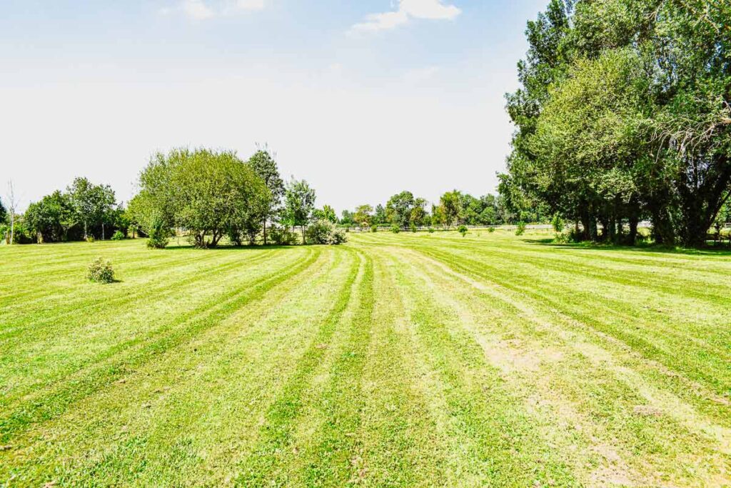 large-lawn-and-green-space-at-domaine-de-la-breche-campsite