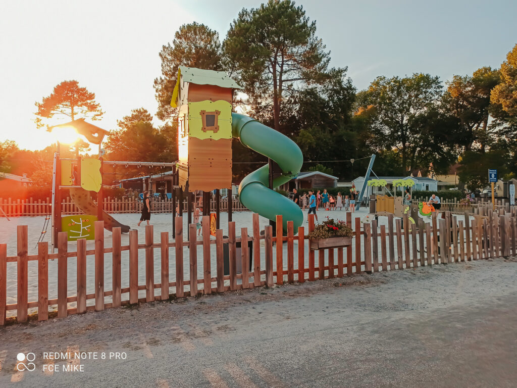 kids play park at sunset on park Marvilla parks le soleil des landes campsite (6)