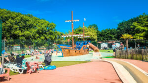 pirate shop pool at ruisseau