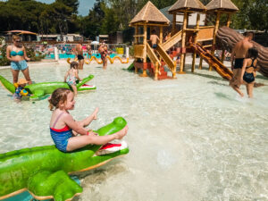 childrens splash pool at domaine la yole