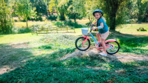 Child riding on a dirt track at Le Lac des 3 Vallées