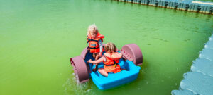 children on bumper boats at Le Lac des 3 Vallées