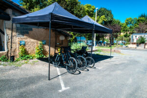 information point to borrow bikes and bbqs at Le Lac des 3 Vallées