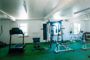 indoor gym at Le Lac des 3 Vallées
