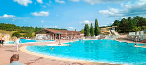 pool area at Le Lac des 3 Vallées
