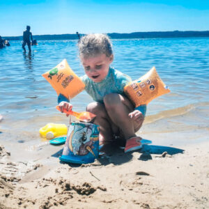 Playing in the sand at lac de leon