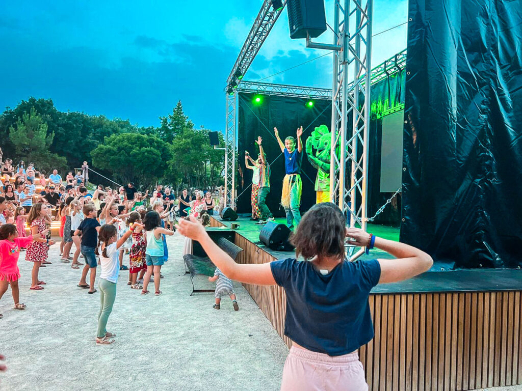 mini disco at le col vert