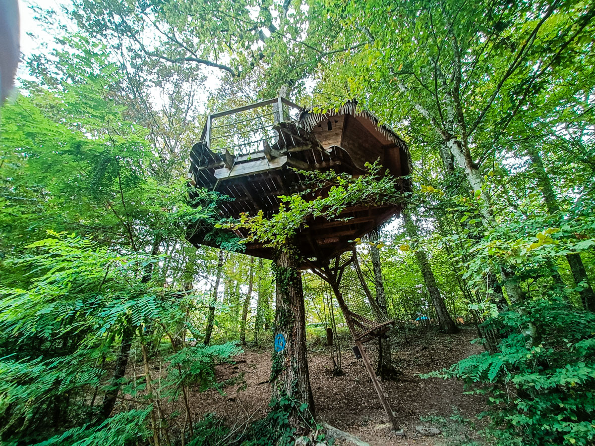 tree house at parc de fierbois