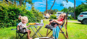 lots of splace for picnic and playing on our camping emplacement