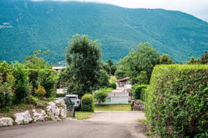 photo showing les fontaines campsite in annecy is on a slight uphill slant