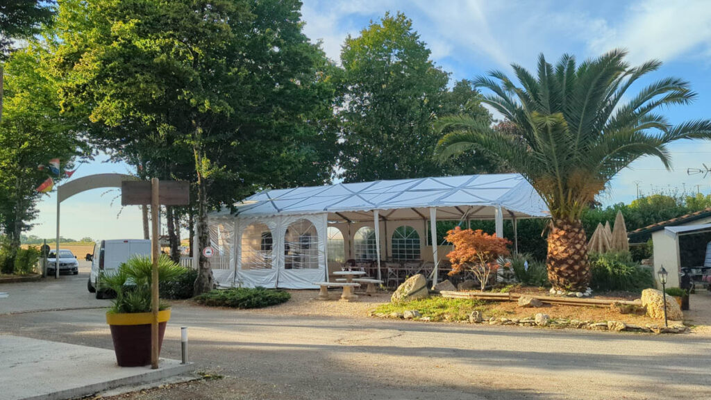 Bar area at camping le rejallant