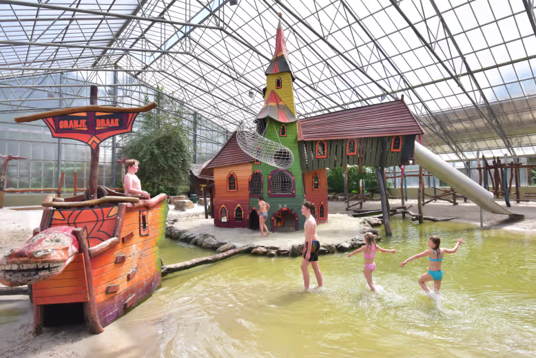 eurocamp netherlands site Ter Spegelt indoor water park play area 