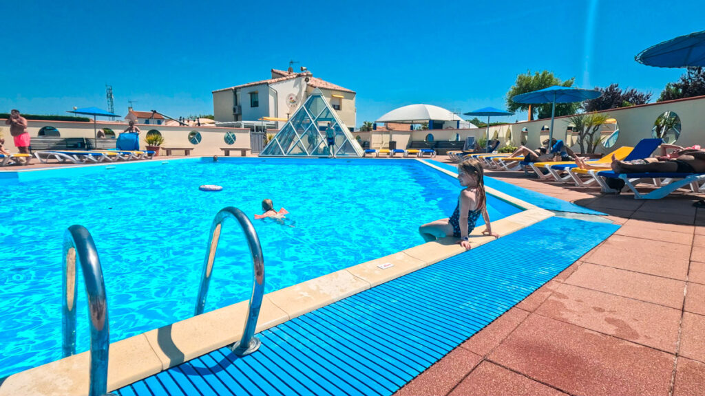 Camping Bel pool area overview