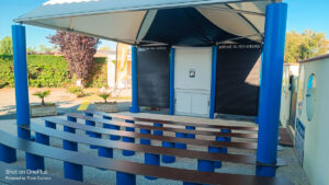 Outdoor film seating area at Camping Bel