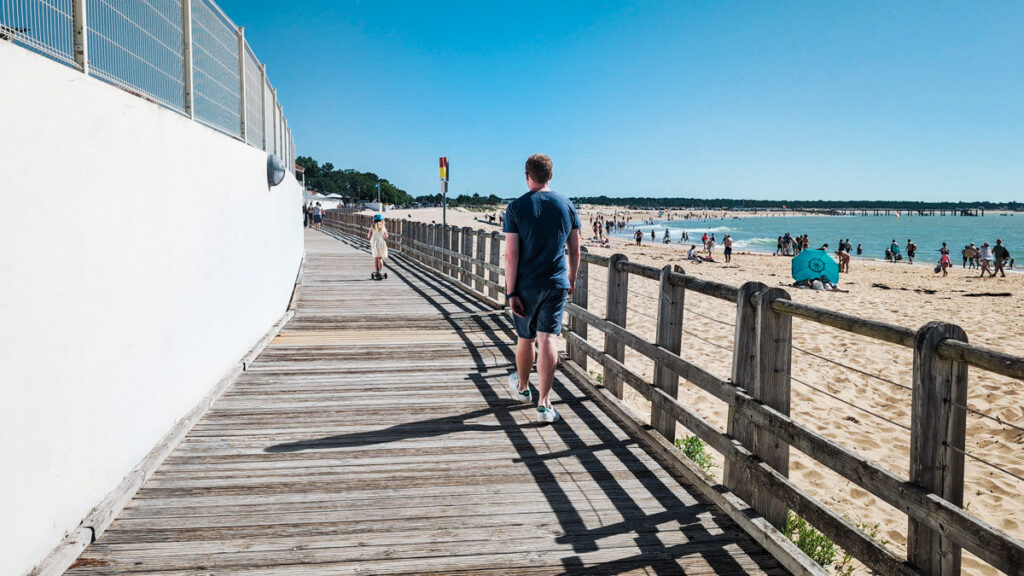 Board walk along side plage centrale tranche sur mer