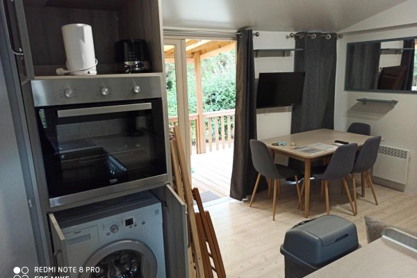 Washing machine and oven in our premium cottage at camping natureo in hossegor-21